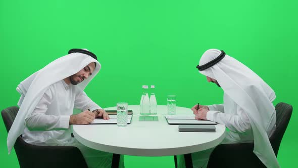 Chromakey Template Business Meeting of Two Arab Businessmen Man in a White Kandura Sign Financial