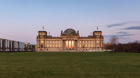 Day to Night Time Lapse of Reichstag Building, Berlin, Germany