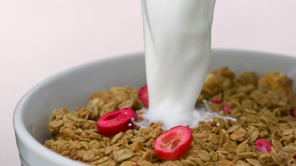 Cereal and milk, Slow Motion alt