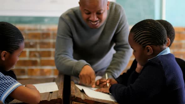 Male teacher teaching students in the classroom 4k