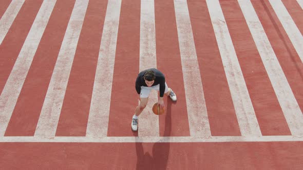 Sportive man dribbling the basketball ball