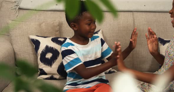 Siblings playing in living room 4k