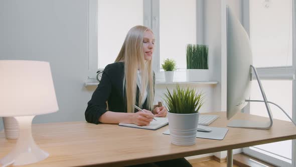 Beautiful Business Woman Concentrating on Work