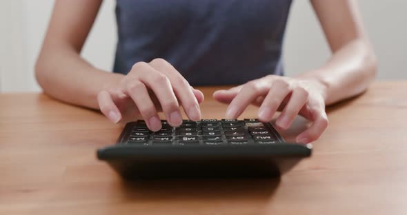 Woman use of calculator