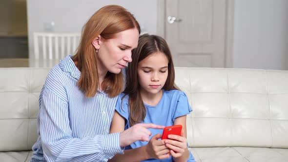 Mom Teaches Daughter to Use a Smartphone Watch Photos Videos Over the Internet