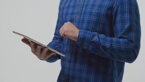 Man using tablet