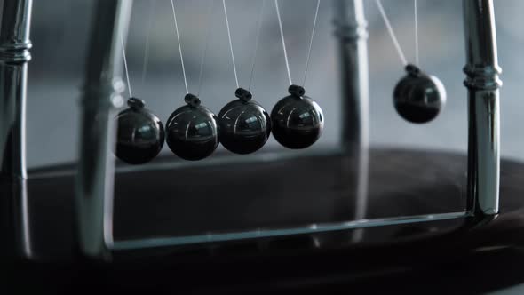 Smoky Newtons Cradle