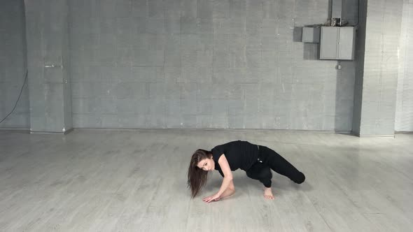 Contemporary Dancer Training in Studio