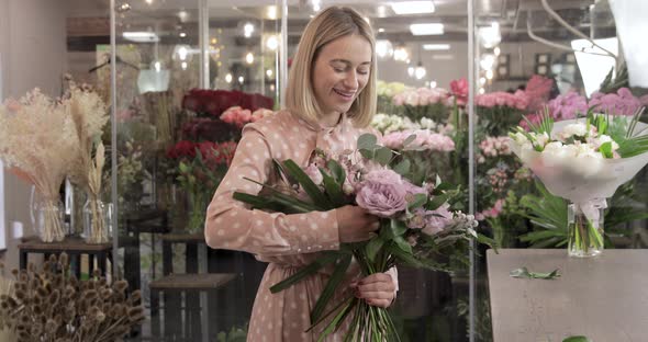 Young Florist Business Woman In Startup Flower Shop Making Beautiful Bouquet