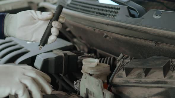 Mechanic Brake Fluid Quality Control