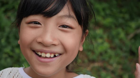 Little girl is very surprised emotion