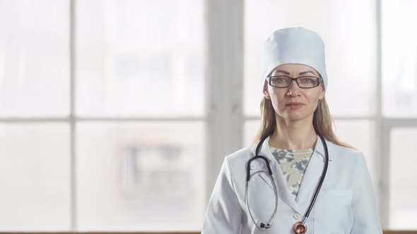 Portrait of a smiling lady doctor looking at camera