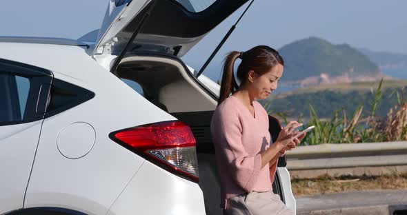 Woman use of mobile phone for her road trip