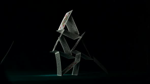 Pyramid house of playing cards falling down, Slow Motion alt