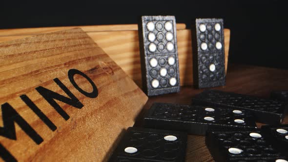 Domino Game Stones And Box 1 alt