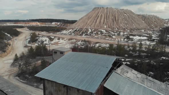 Stone Crusher (Rock Stone Crushing Machine) at Open Pit Mining and Processing Plant for Crushed