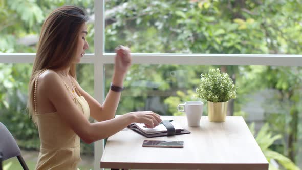 Young pretty woman using smartphone at coffee shop