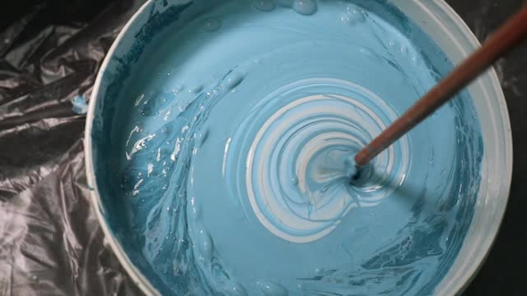 The Process Of Mixing White Paint With a Color Tinge In The Bucket Drill With a Special Nozzle alt