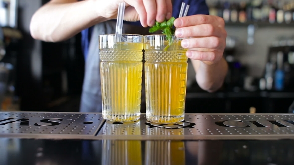 Bartender Makes Homemade Lemonade At a Restaurant