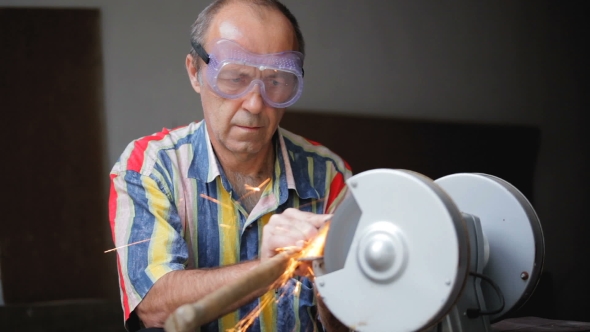 Sharpening Axe Using a Grinding Machine