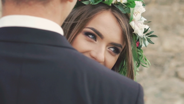 Bride Comes To Groom