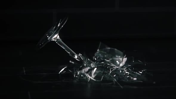 Animation Of A Broken Wineglass