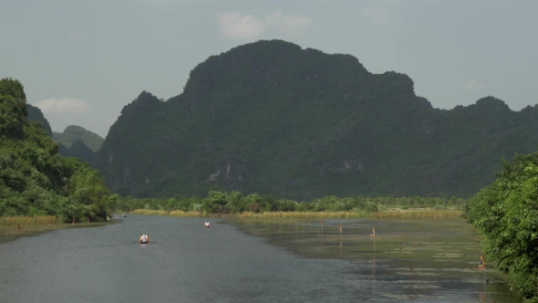 Boat Tours In Trang An, Vietnam