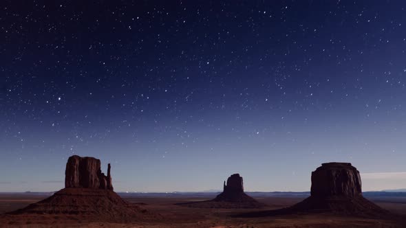 Time Lapse of the stars above Monument Valley