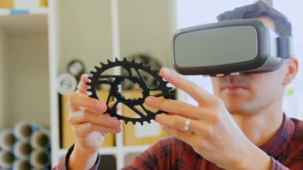 Mechanic holding chain ring while using virtual reality headset 4k