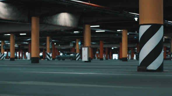 Huge Underground Parking. alt