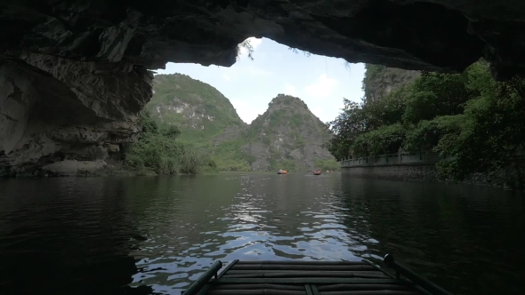 Ha Long Bay Boat Tour In Vietnam