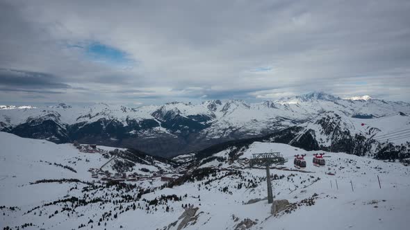 Timelapse of cable cars running at La Plagne