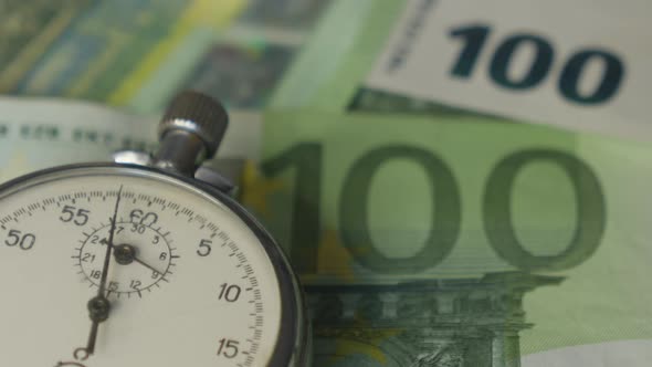 The Stopwatch Lies in the Center of the Banknote Layer