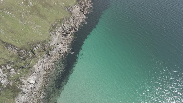 Shallow Crystal-clear Water Of Atlantic Ocean With Rocky Shoreline In Achill Island, Ireland. - aeri