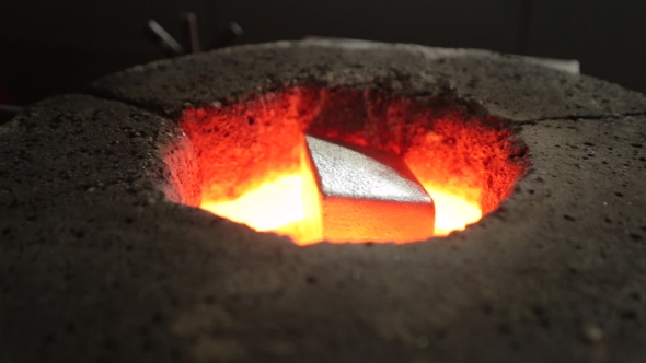 Hot Furnace For Melting Metal