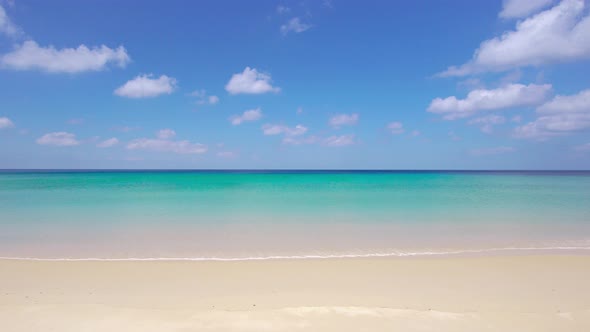 Beach scenery, waves and turquoise waters