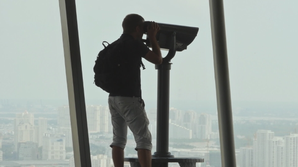 Turis Looking Through Binoculars on Observation Deck in Tower Ho Chi Minh City 3