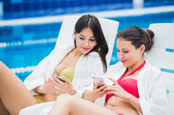 martphone. Relaxation spa and technology social networks concept