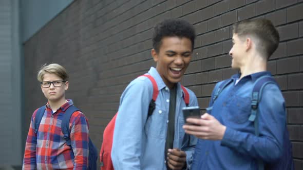 Cruel Schoolmates Laughing at Video About Bullied Boy, Offensive Post in Network