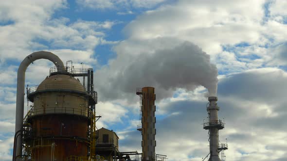 A fun fast time lapse of the pollution created by an oil refinery in Utah. Smoke fills the sky while