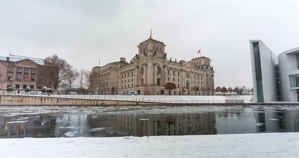 Hyper lapse of the German Reichstag with snow and ice floes in the winter