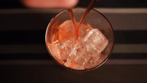 Movement in slow motion from above during the preparation of a cocktail