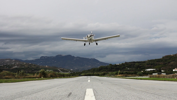 Small Airplane Pass Overhead 01