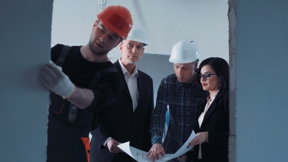 Managers Talking To Builder About Plan