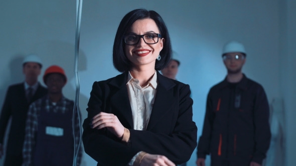 Young Businesswoman on a Site alt