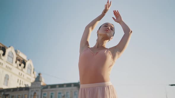 Graceful Ballerina Makes Professional Moves on City Street