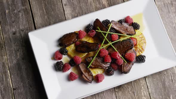 Rotating - smoked duck bacon with grilled pineapple, raspberries, blackberries and honey - FOOD 088