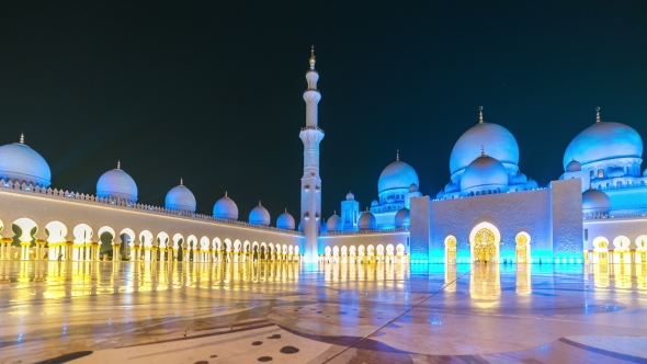 Sheikh Zayed Grand Mosque in Abu Dhabi in the Evening Light