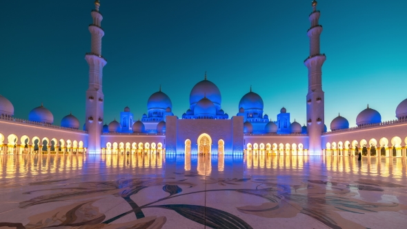Sunset in Sheikh Zayed Mosque in Abu Dhabi, United Arab Emirates