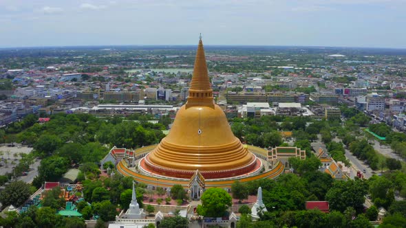 Wat Phra Pathom Chedi Ratchaworamahawihan or Wat Phra Pathommachedi Ratcha Wora Maha Wihan in Nakhon